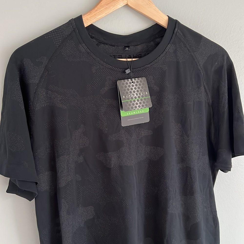 Alphalete Men’s Seamless Workout T Shirt Camo Size Large New With Tags